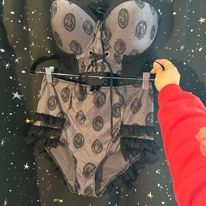 Hot Topic PPZ bra set